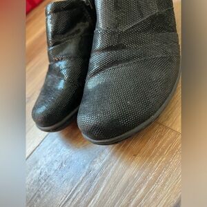 Clarks Women's Loafers Shoes Black Side Zipper Glittery Fabric Soft Cushion